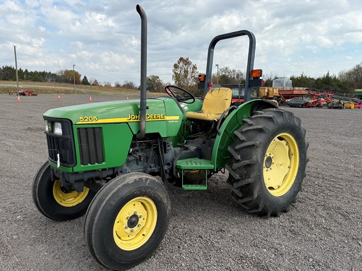 john-deere-5205-image-1
