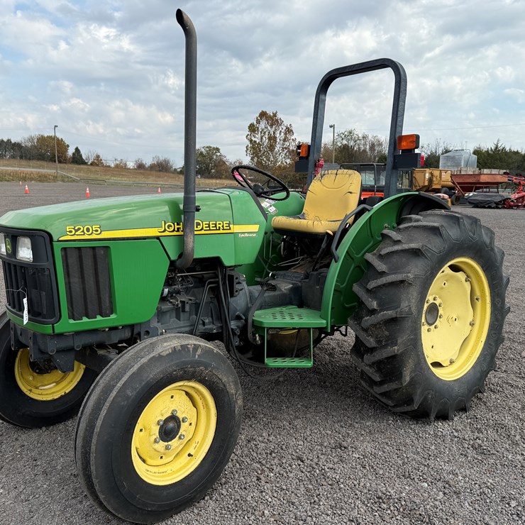 JOHN DEERE 5205