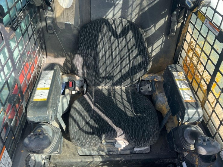 2022-bobcat-s770-image-21