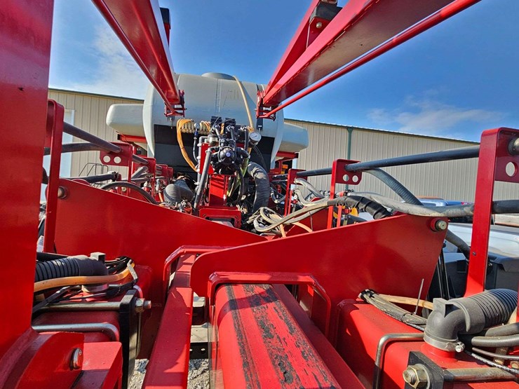 case-1250-early-riser-planter-image-19