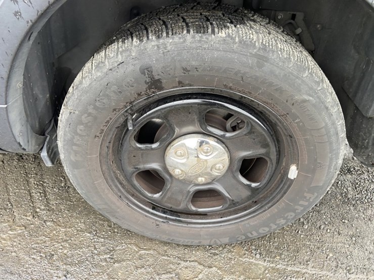 2014-ford-explorer-image-32