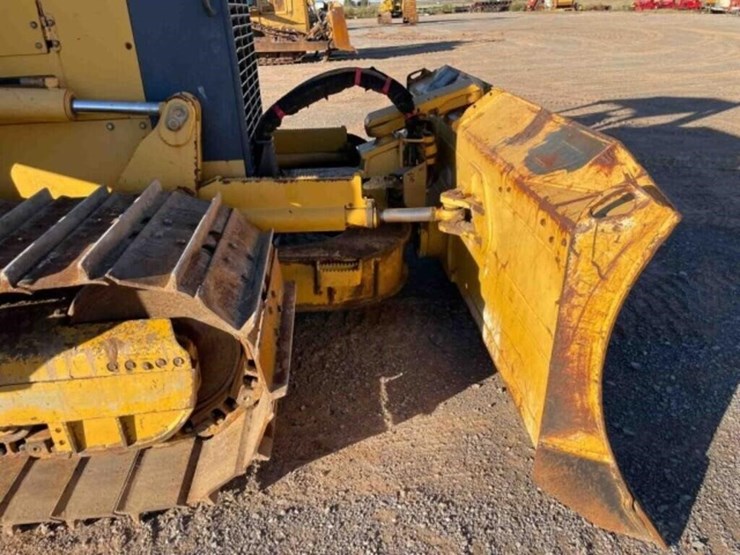 2008-deere-700j-image-10
