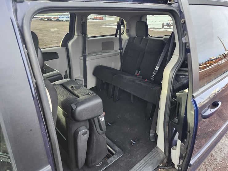 2015-dodge-grand-caravan-se-image-31