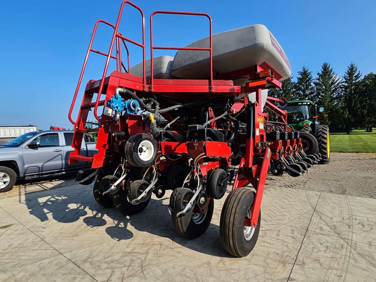 case-1250-early-riser-planter-image-13