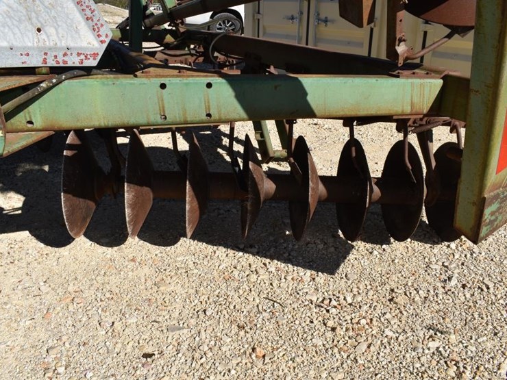 john-deere-335-image-6