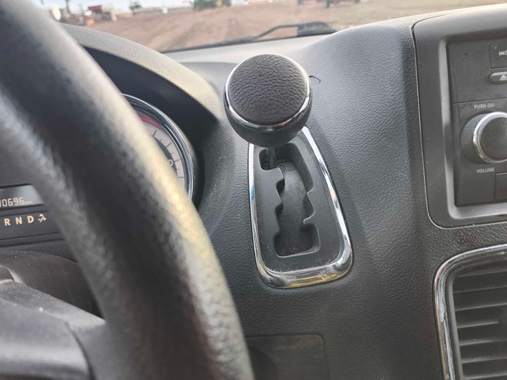 2015-dodge-grand-caravan-se-image-29