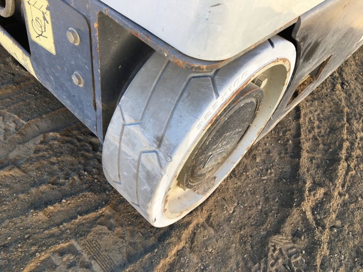 2008-jlg-20mvl-image-7