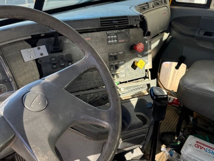 2005-freightliner-liquid-nurse-truck-(pz14146,-unit-27975)-image-10