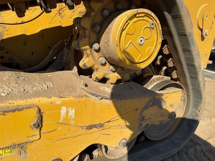 2023-caterpillar-259d3-image-11