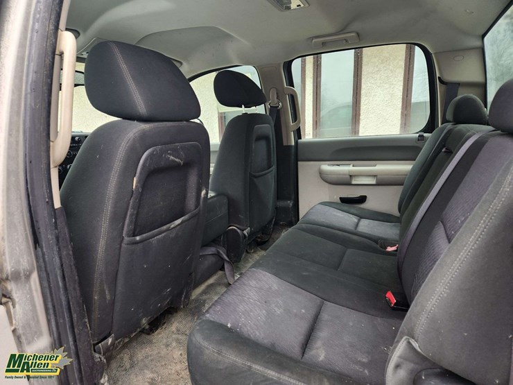 2012-chevrolet-silverado-2500hd-image-31