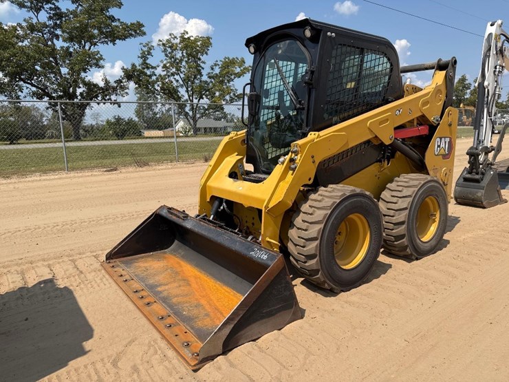 2024-caterpillar-242d3-image-2