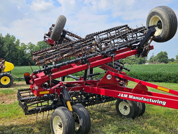 2013-j&m-tf212-image-1