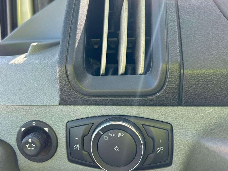 2017-ford-transit-image-17