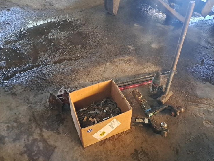 #311-•-jacks,-hitches-and-parts-image-3