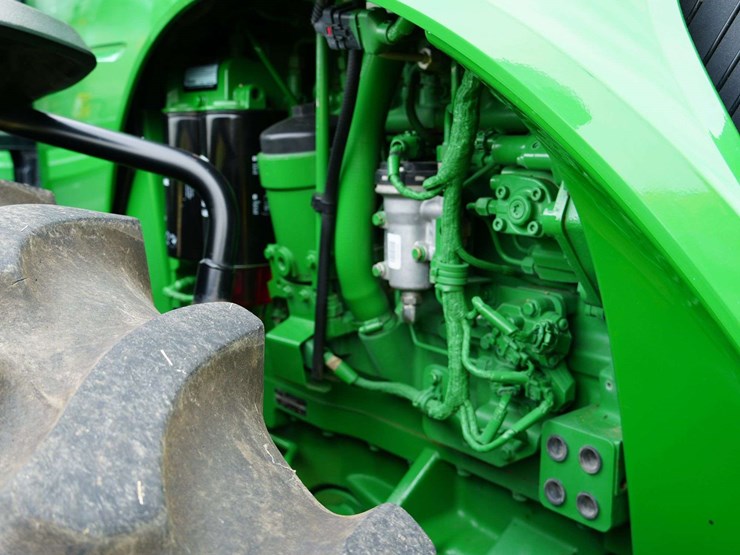 2011-john-deere-8285r-image-56