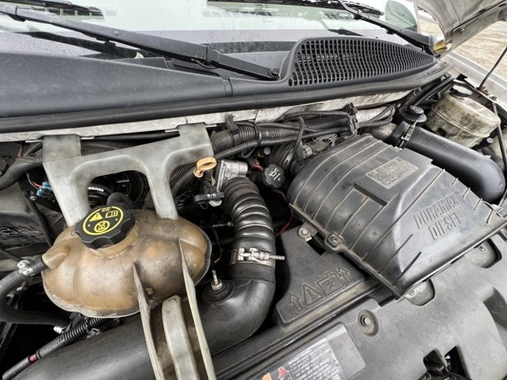 2016-chevrolet-express-paratransit-bus-image-12