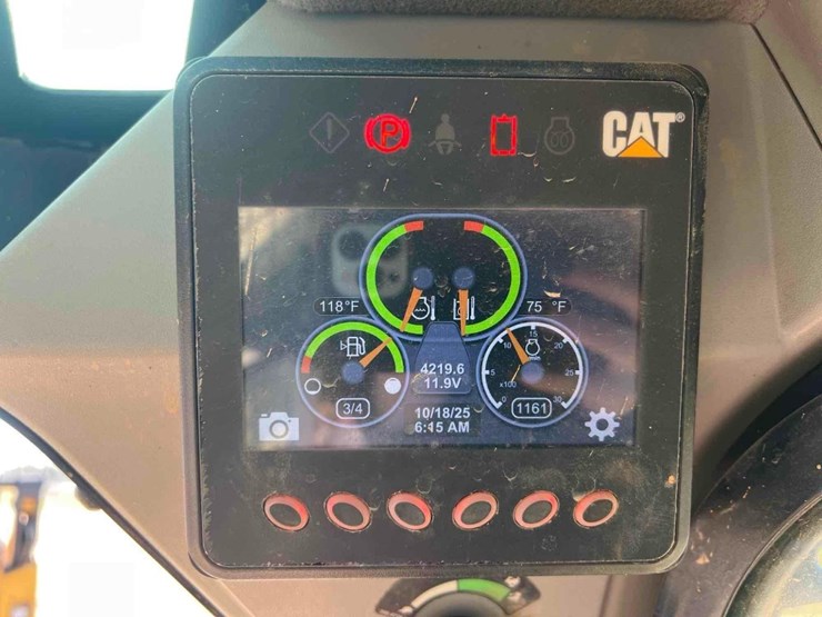 2017-caterpillar-262d-image-25