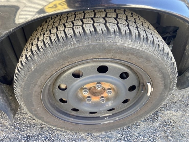 2011-ford-crown-victoria-sedan-image-29