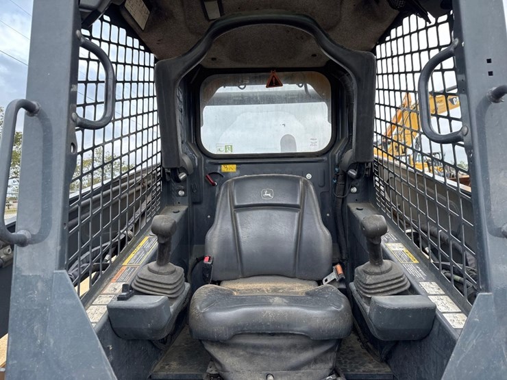 2022-deere-330g-image-18