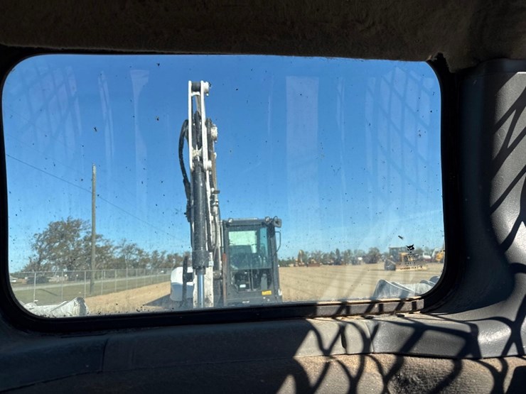 2015-bobcat-t550-image-30