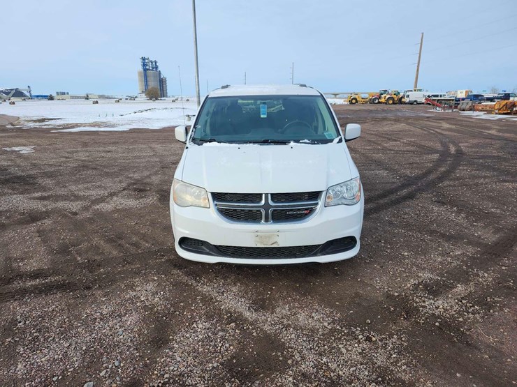 2015-dodge-grand-caravan-sxt-image-7