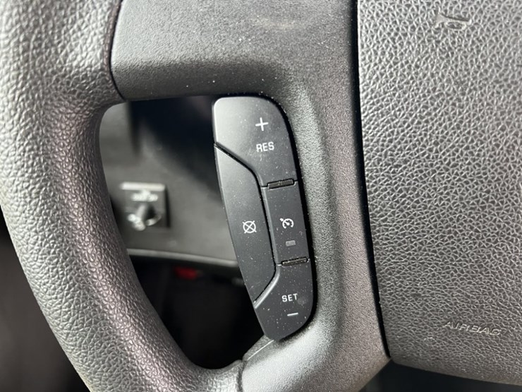 2016-chevrolet-express-paratransit-bus-image-28