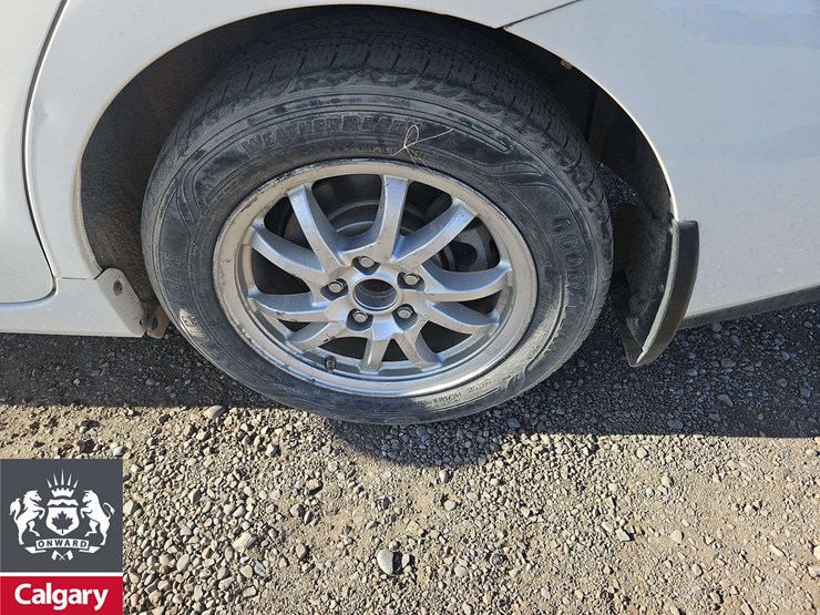 2015-toyota-prius-v-hybrid-4dr-wagon-image-7