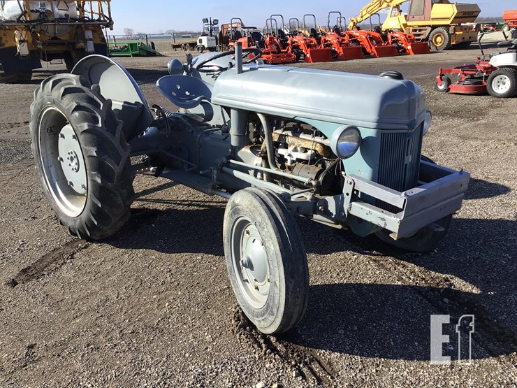 1940-ford-9n-image-3