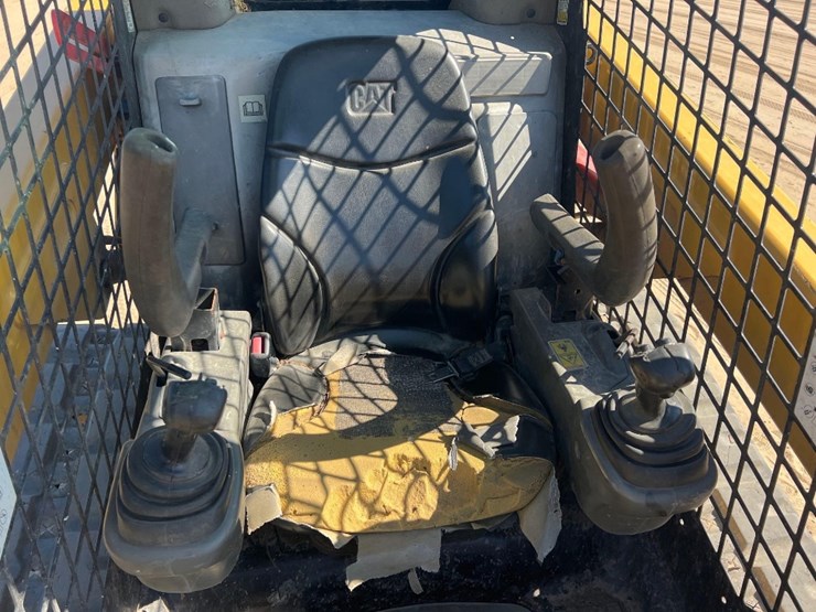 2016-caterpillar-259d-image-25