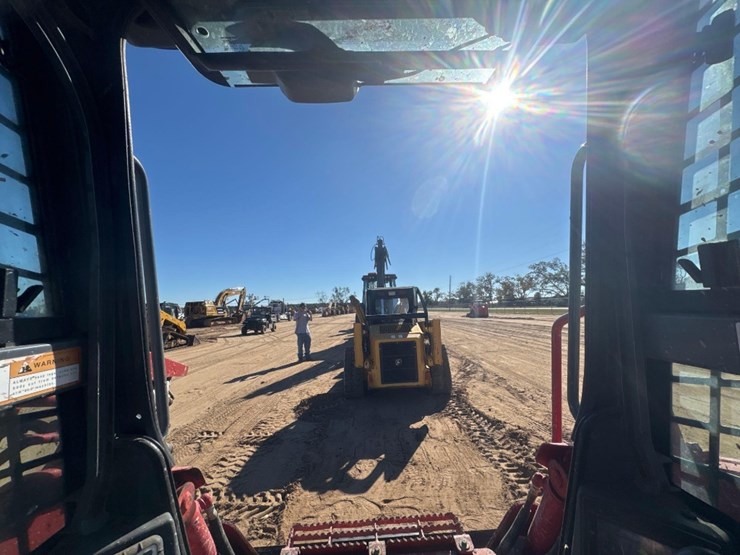 2021-takeuchi-tl8r2-image-24