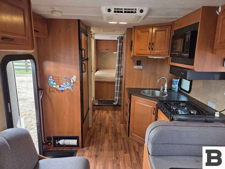 2014-ford-e450-image-12