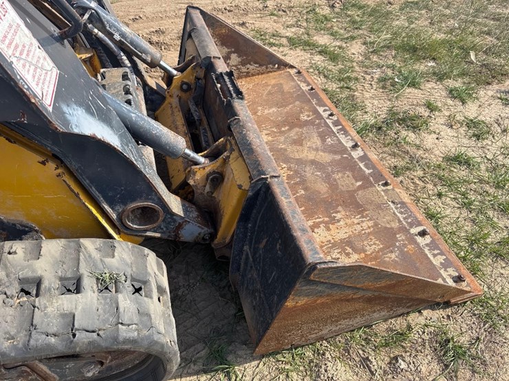 2021-deere-325g-image-18