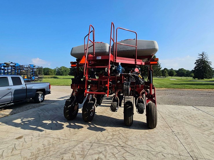 case-1250-early-riser-planter-image-22