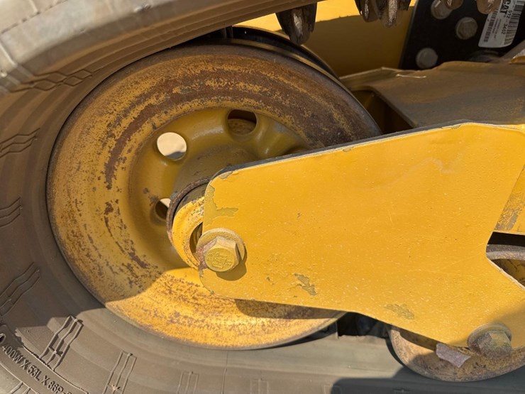 2023-caterpillar-259d3-image-12