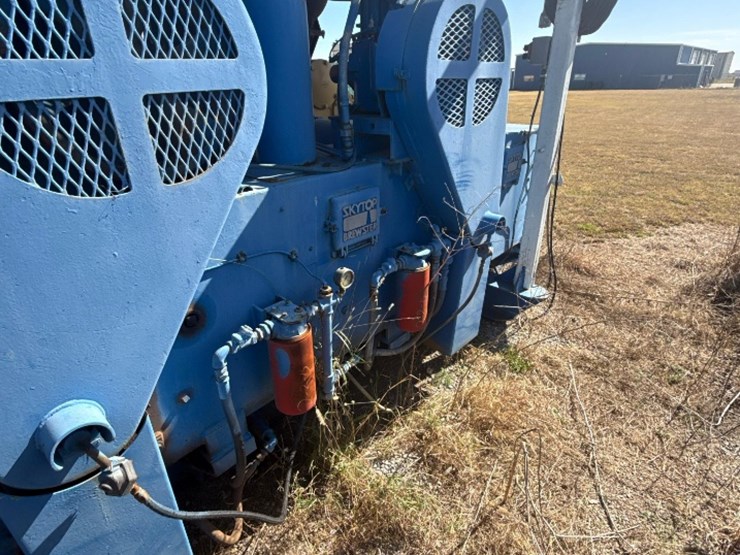 caterpillar-d353-image-2