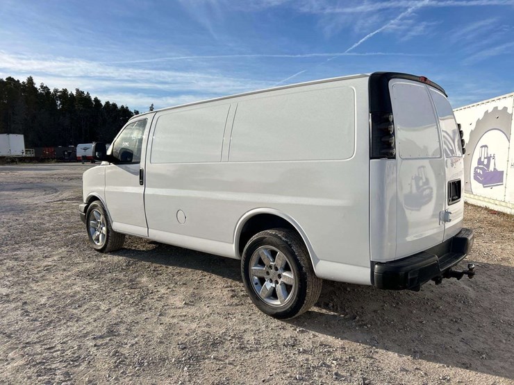 2006-gmc-3500-image-4