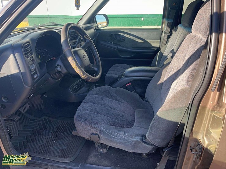 2002-chevrolet-s10-image-11