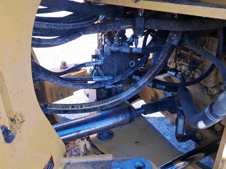 2018-deere-524k-image-26