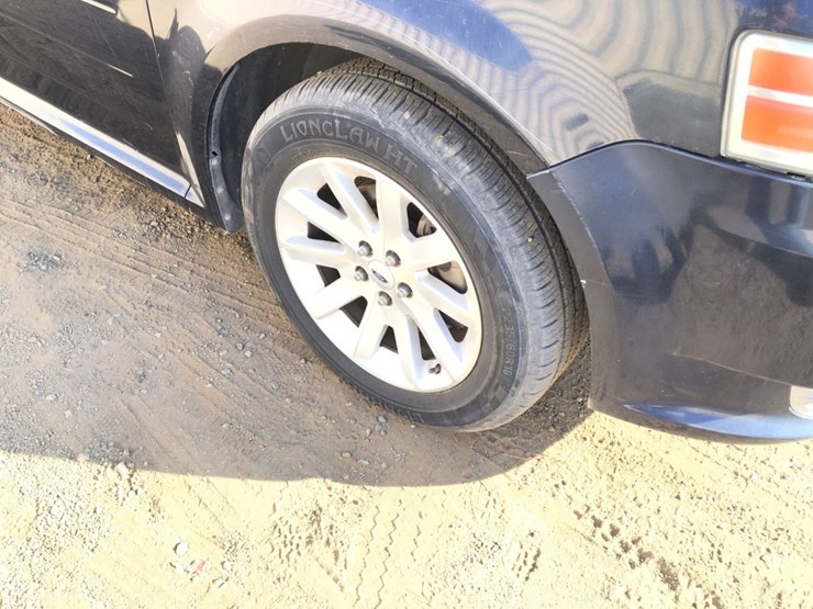 2010-ford-flex-image-14