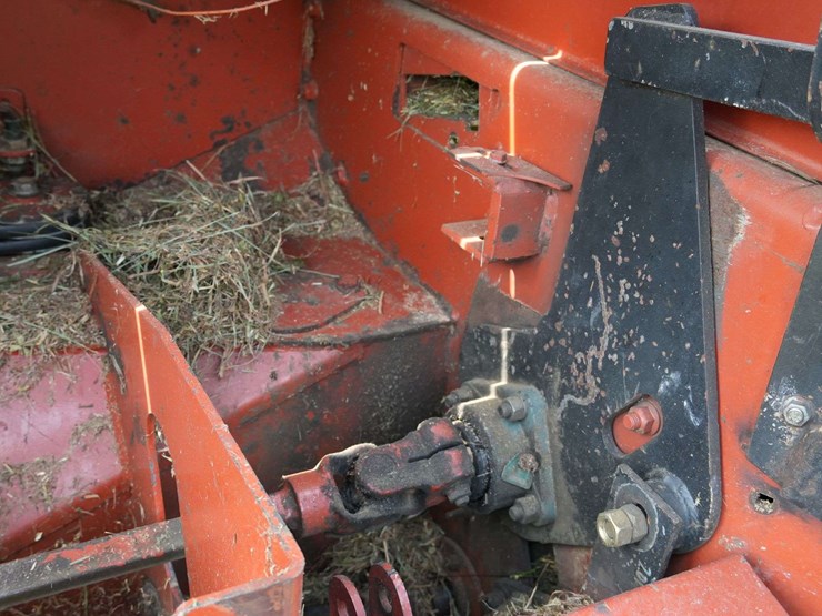 hesston-8550s-self-propelled-mower-conditioner-image-40