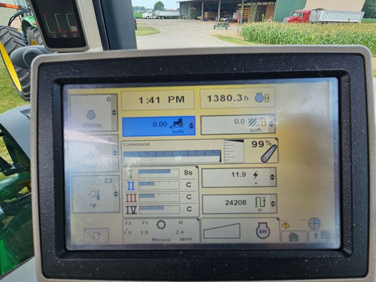 2011-john-deere-8285r-image-11