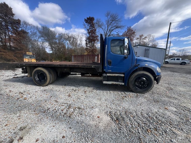 2007-freightliner-108sd-image-16