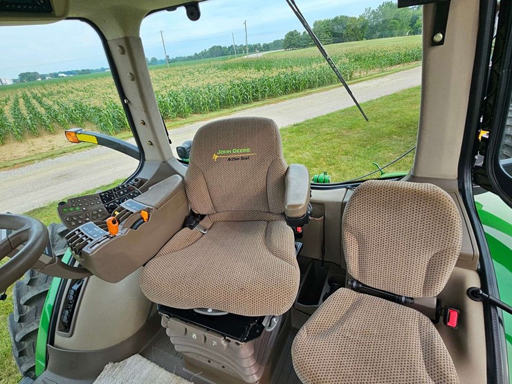 2012-john-deere-8235r-image-5