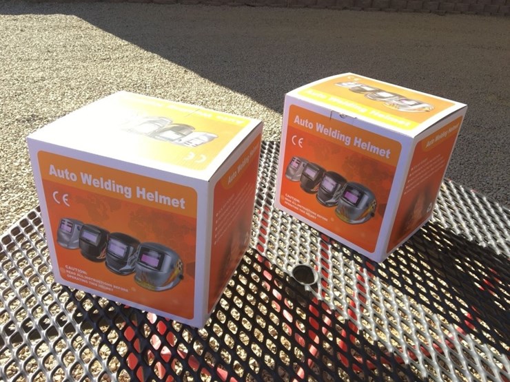 (2)-unused-auto-darkening-welding-helmet.-image-2