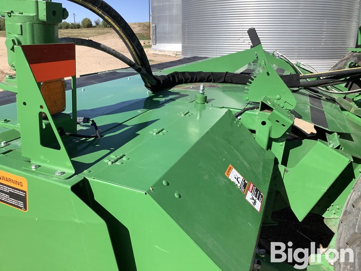 2021-john-deere-w235-image-14