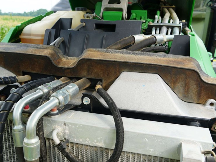 2011-john-deere-8285r-image-62