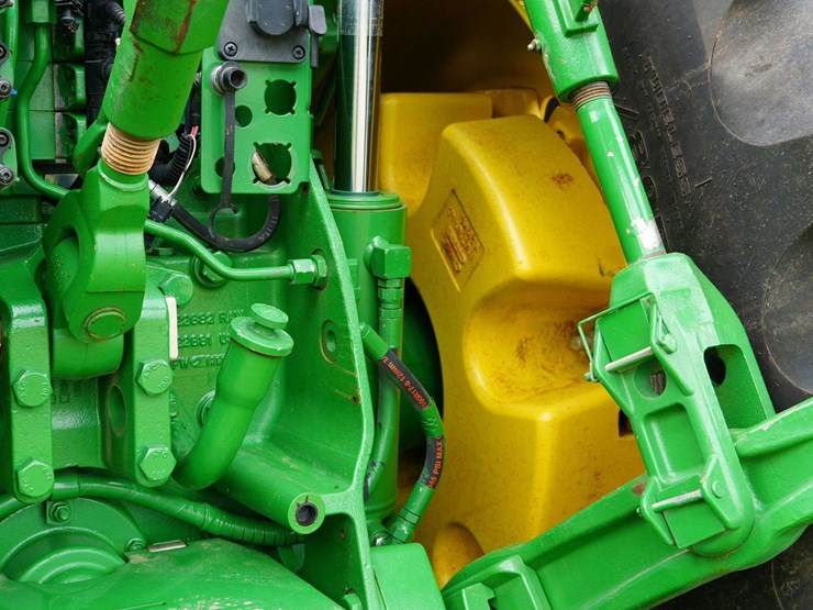 2011-john-deere-8285r-image-44