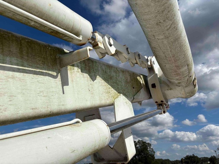 2012-freightliner-m2-106-image-17