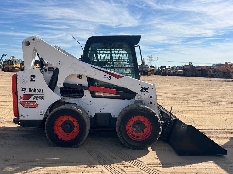 2022-bobcat-s770-image-5