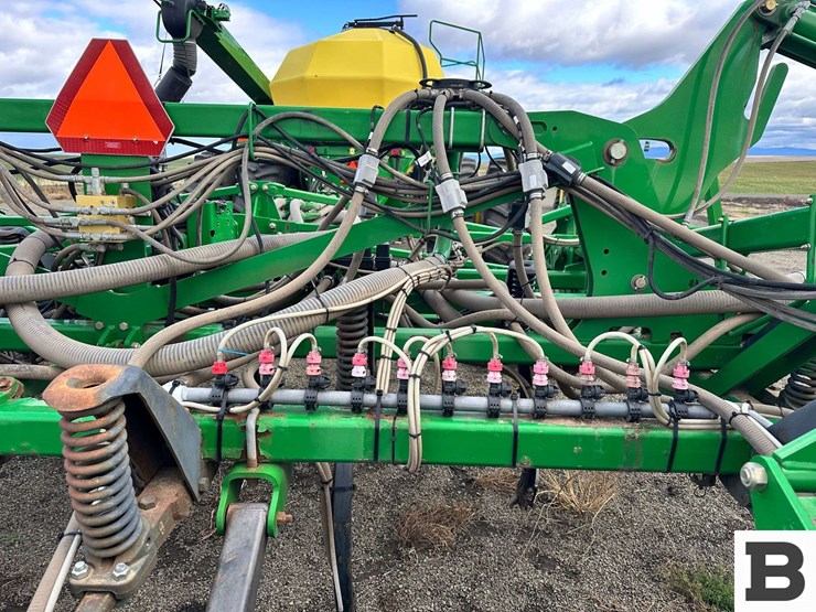 john-deere-1830-image-24